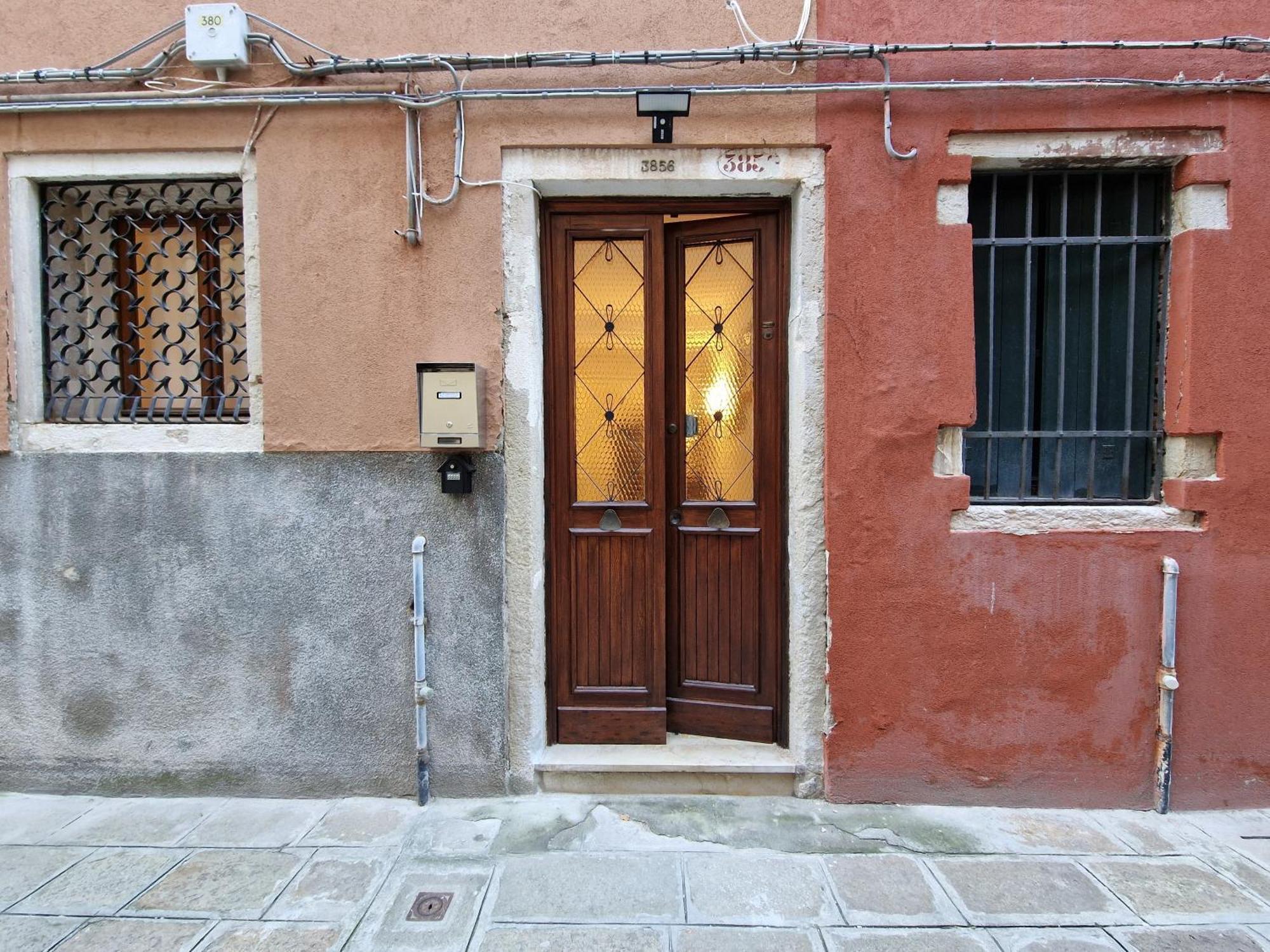 Veneziacentopercento La Forcola Apartment, Next To Rialto Bridge מראה חיצוני תמונה