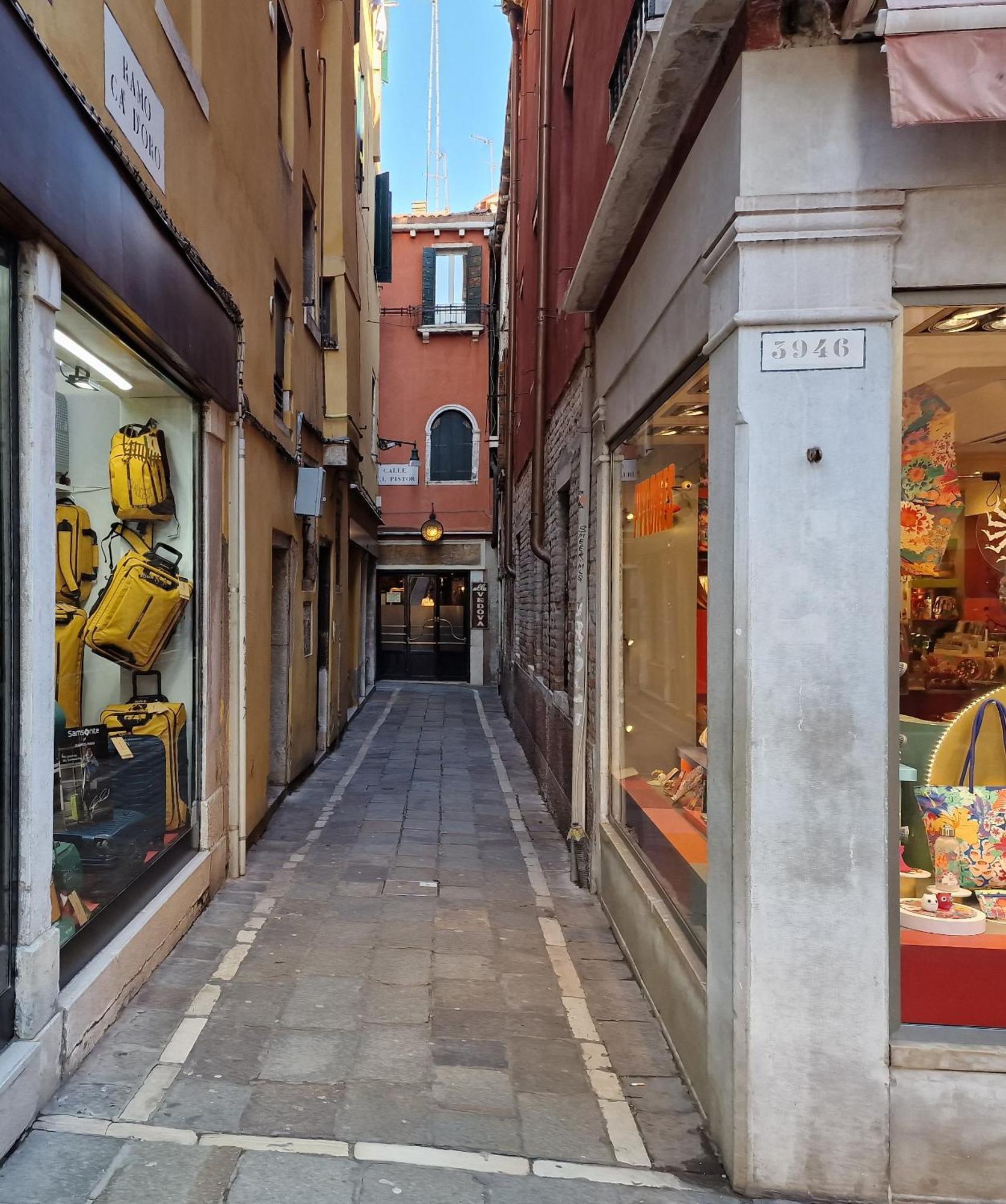 Veneziacentopercento La Forcola Apartment, Next To Rialto Bridge מראה חיצוני תמונה